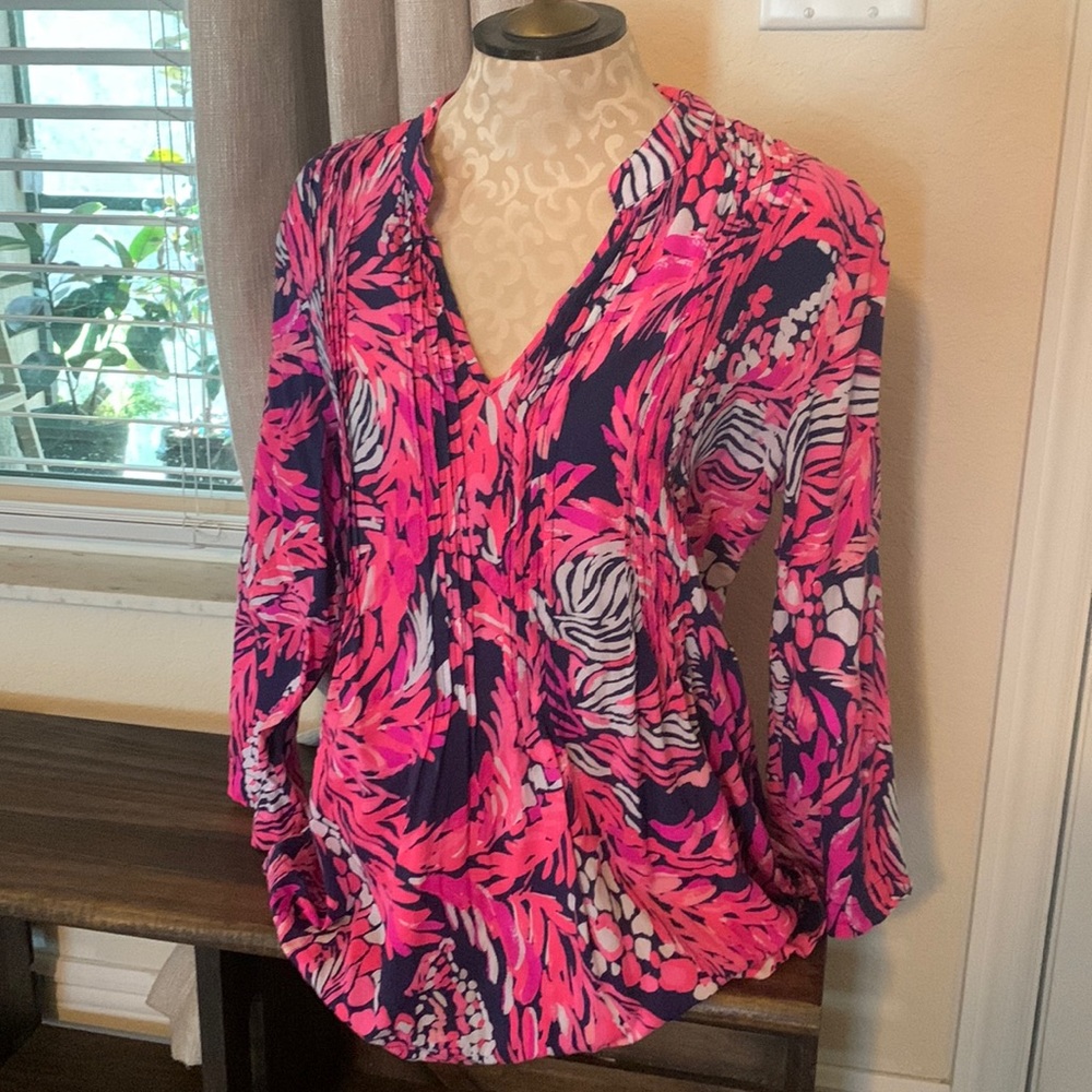 Lilly Pulitzer collarless blouse